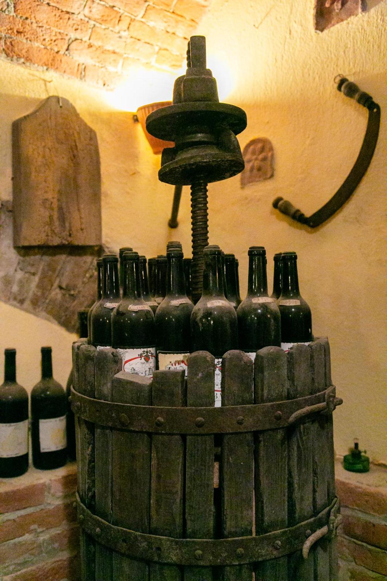 Ca Trifolera Barbaresco - Romantico Cascinale Con Antica Cantina Nel Cuore Delle Langhe - Degustazione Vini Nella Nostra Cantina Exterior foto